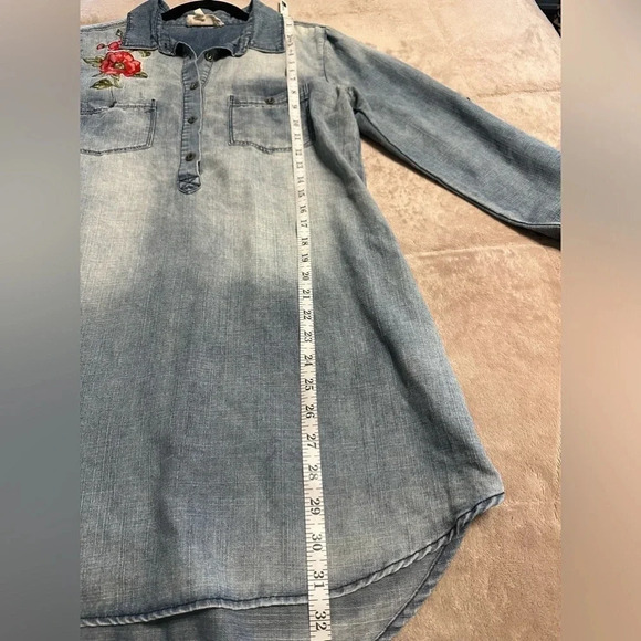 En Creme Denim Tunic Dress Size Small Embroidered Roses Flowers Chambray - Picture 4 of 5